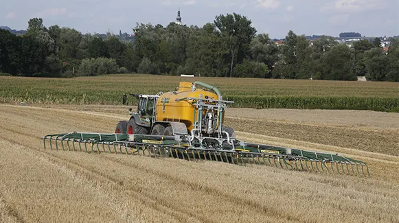 Solusi sistem pelumasan untuk penyebar pupuk